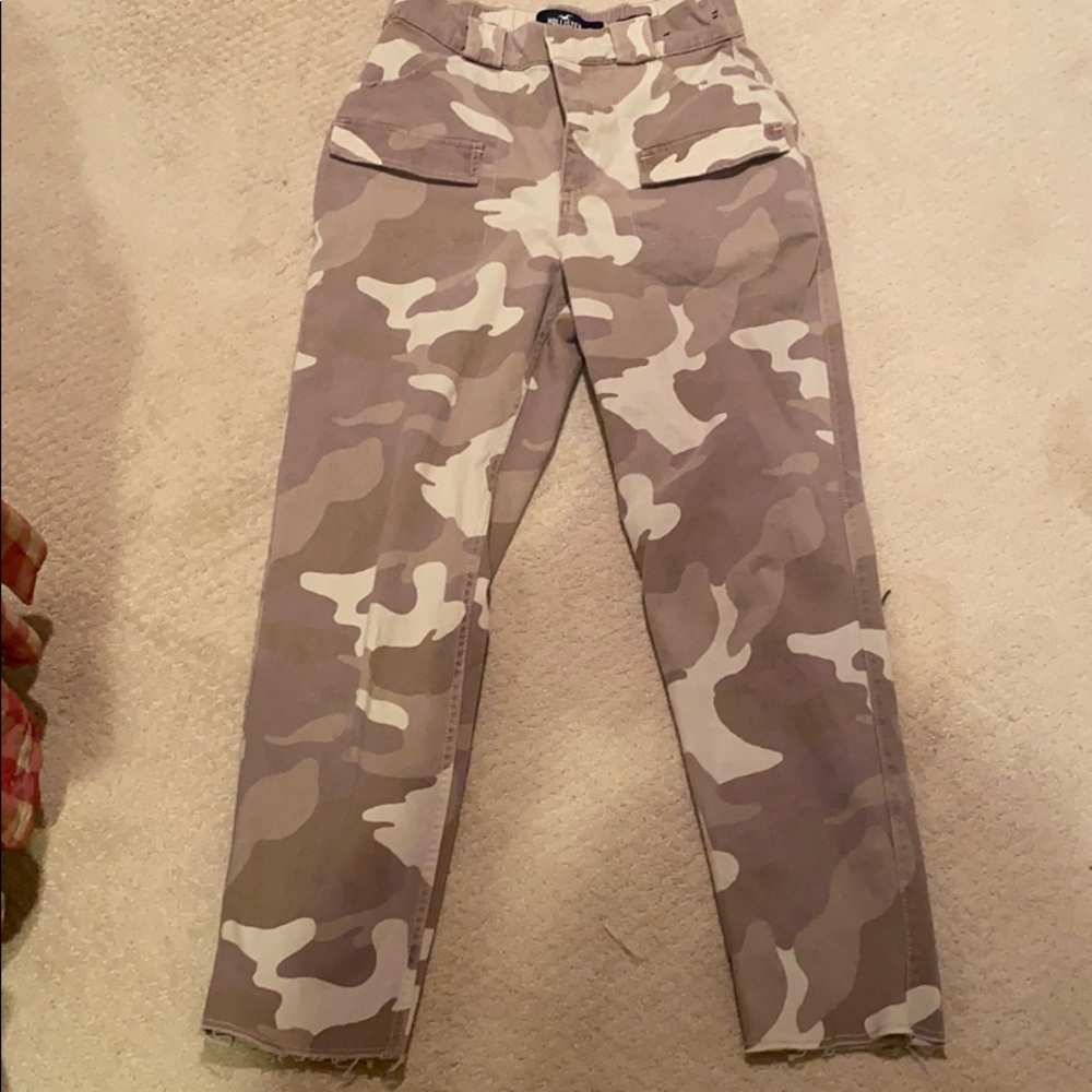 Hollister camo cargo pants small